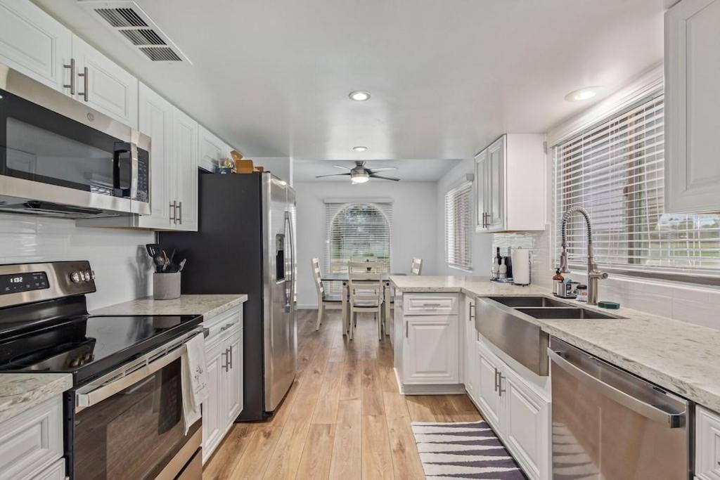 New Remodeled Home On Golf Course Mesa Exterior photo